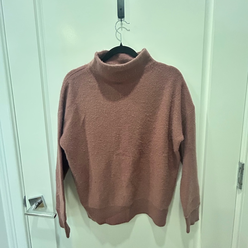 Tahari 100% cashmere sweater